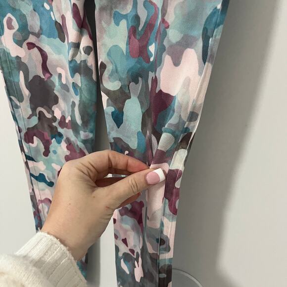 Spanx Look At Me Now Pink & Purple Watercolor Camo Leggings Size Medium - Picture 5 of 5